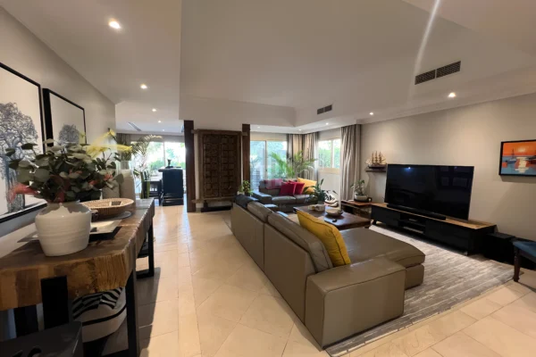 4BR Villa| Upgraded | Premium Al Hamra Living 8