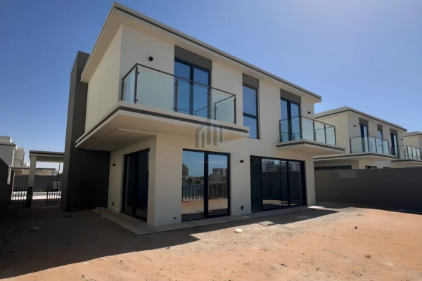 Beachfront 4BR Villa | 3 Years Payment Plan | Distress -10% below OP 29